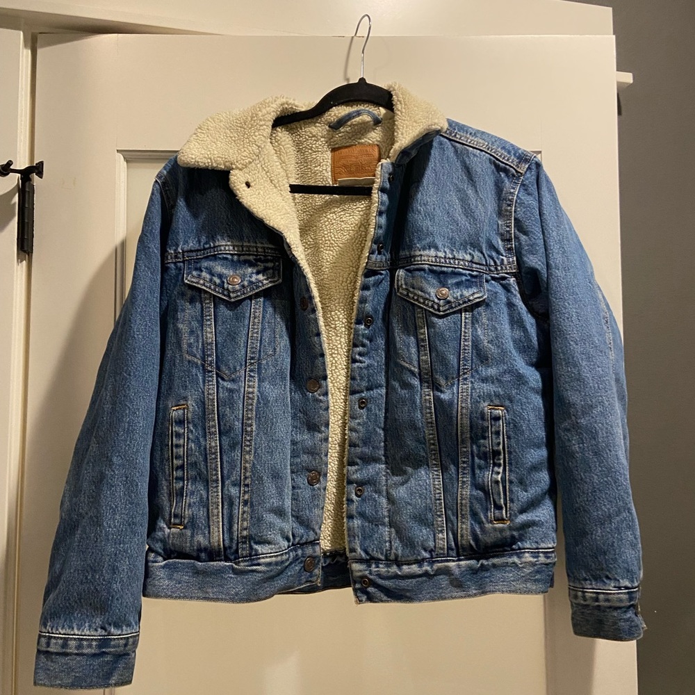 Levi’s Sherpa lined trucker jean jacket
